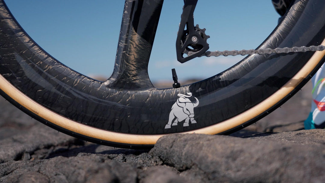 Close-up of carbon weave p3 fulmine evo tri-spoke wheel 